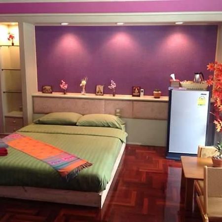 B&B 22 House Bangkok Exteriör bild